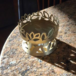 Candle holder color gold